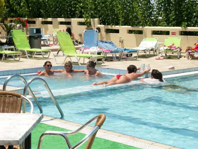 Nikos Hotel Malia Exterior foto